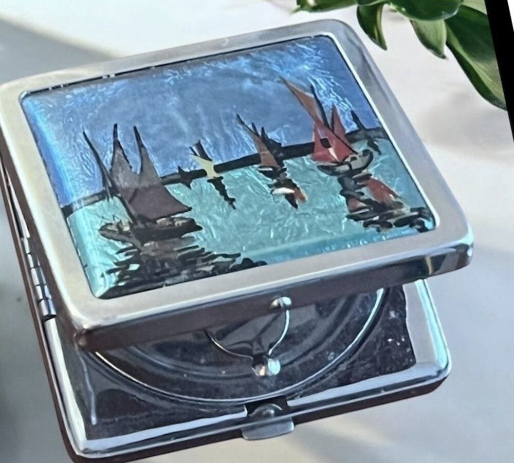 VINTAGE COMPACT MIRROR Sailboats Made In England FAST SHIPPING 1416-47